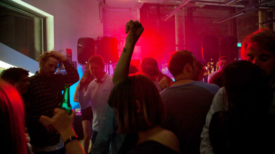 FISTIN' THE NIGHT AWAY: Ingenting er som litt fistpumping i eksamenstida.