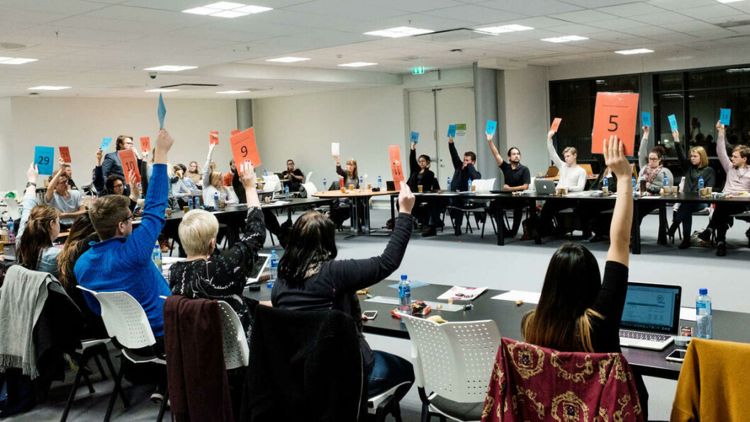 Handlingsplan: Så kan det stikkes under en stol at AU selv oppfordret representantene til ikke å endre nevneverdig på handlingsplanen under revisjonen i høst, for nettopp å sikre kontinuitet i deres arbeid. Foto: arkiv Handlingsplan: Så kan det stikkes under en stol at AU selv oppfordret representantene til ikke å endre nevneverdig på handlingsplanen under revisjonen i høst, for nettopp å sikre kontinuitet i deres arbeid. Foto: arkiv