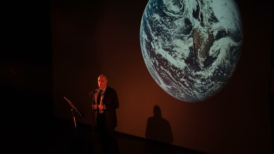 Writer Eric Schlosser introduced his film «The Bomb» with an apology on behalf of the United States, his home country, as well as an indictment of the Norwegian government for not supporting ICAN.