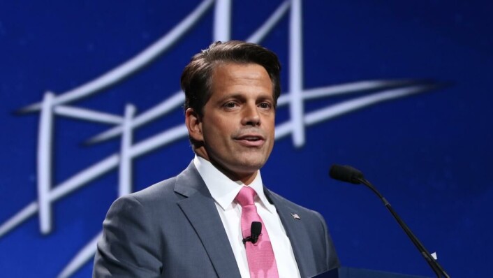 TRUMPS RÅDGIVER: I sommer var Anthony Scaramucci Det hvite hus' kommunikasjonsdirektør i ti dager før han måtte gå av. I løpet av den tiden var han kilden til mange overskrifter, blant annet for å ha langet ut mot sine kolleger til en journalist. Foto: Jdarsie11/ Wikimedia Commons TRUMPS RÅDGIVER: I sommer var Anthony Scaramucci Det hvite hus' kommunikasjonsdirektør i ti dager før han måtte gå av. I løpet av den tiden var han kilden til mange overskrifter, blant annet for å ha langet ut mot sine kolleger til en journalist. Foto: Jdarsie11/ Wikimedia Commons