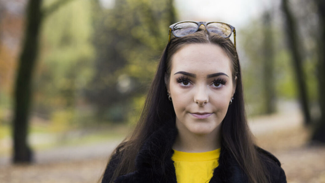VITRORDEG: Andrea Voll Voldum tar livet en dag av gangen etter det som skjedde i 2014. Hun prøver å fullføre videregående og jobber med stiftelsen #Vitrordeg som jobber for å forebygge voldtekt, avdekke seksuelle forbrytelser, styrke rettssikkerheten og ivareta voldtektsofre og deres pårørende. VITRORDEG: Andrea Voll Voldum tar livet en dag av gangen etter det som skjedde i 2014. Hun prøver å fullføre videregående og jobber med stiftelsen #Vitrordeg som jobber for å forebygge voldtekt, avdekke seksuelle forbrytelser, styrke rettssikkerheten og ivareta voldtektsofre og deres pårørende.