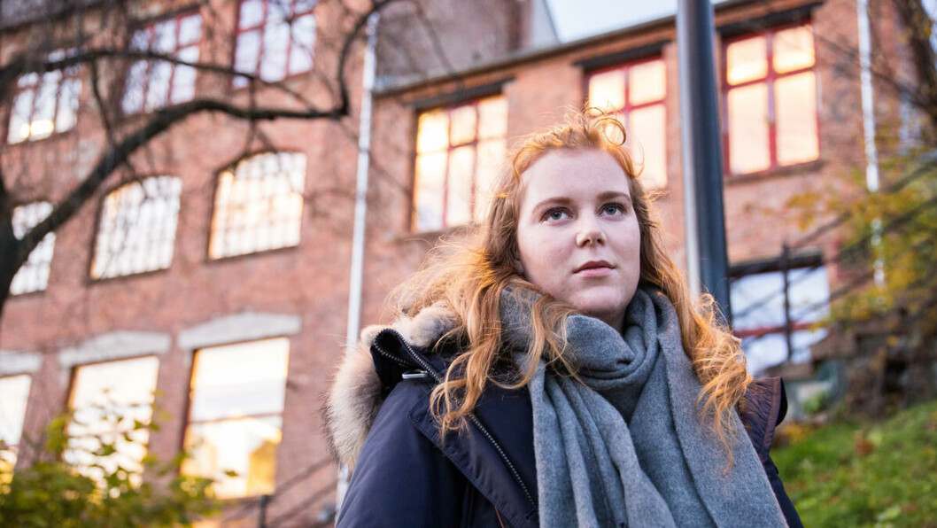 VIL HJELPE: Hun har pause nå, men Monica har i to år vært med i Forandringsfabrikken, en stiftelse som arbeider for at barn og unge skal kunne være med på å utforme hjelpetilbudene i samfunnet. Monica synes det er fint å kunne bruke erfaringene sine til noe konstruktivt, forteller hun. – Det er også viktig for meg at jeg kan føle at ikke alt er forgjeves, og at det jeg gjør kanskje hjelper den personen som kommer etter meg. VIL HJELPE: Hun har pause nå, men Monica har i to år vært med i Forandringsfabrikken, en stiftelse som arbeider for at barn og unge skal kunne være med på å utforme hjelpetilbudene i samfunnet. Monica synes det er fint å kunne bruke erfaringene sine til noe konstruktivt, forteller hun. – Det er også viktig for meg at jeg kan føle at ikke alt er forgjeves, og at det jeg gjør kanskje hjelper den personen som kommer etter meg.