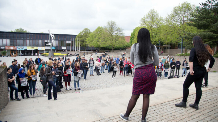 Markering: I mai møtte nesten 100 studenter opp til markering mot rasisme på Frederikkeplassen ved Universitetet i Oslo. Arkivfoto: Xueqi Pang Markering: I mai møtte nesten 100 studenter opp til markering mot rasisme på Frederikkeplassen ved Universitetet i Oslo. Arkivfoto: Xueqi Pang