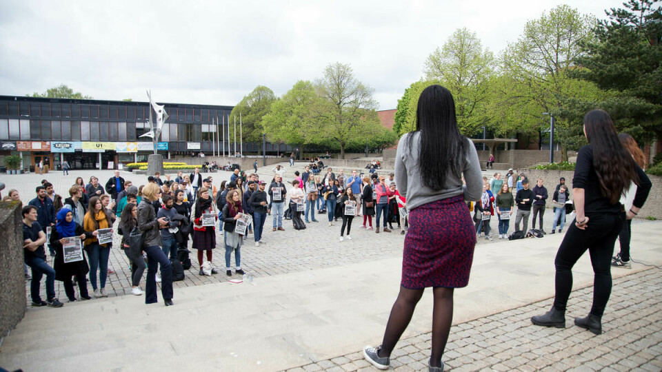 Markering: I mai møtte nesten 100 studenter opp til markering mot rasisme på Frederikkeplassen ved Universitetet i Oslo. Arkivfoto: Xueqi Pang