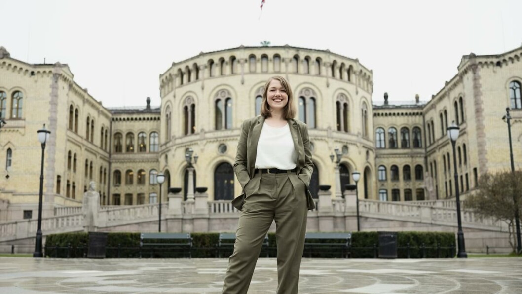 Til tastene: MDG-partileder Une Bastholm tok forrige uke tastaturet fatt og sendte et skriftlig spørsmål til helseminister Bent Høie (H) der hun løftet et forslag om å prioritere å vaksinere ungdom og unge voksne, etter at de over 65 år er ferdigvaksinert. Til tastene: MDG-partileder Une Bastholm tok forrige uke tastaturet fatt og sendte et skriftlig spørsmål til helseminister Bent Høie (H) der hun løftet et forslag om å prioritere å vaksinere ungdom og unge voksne, etter at de over 65 år er ferdigvaksinert.