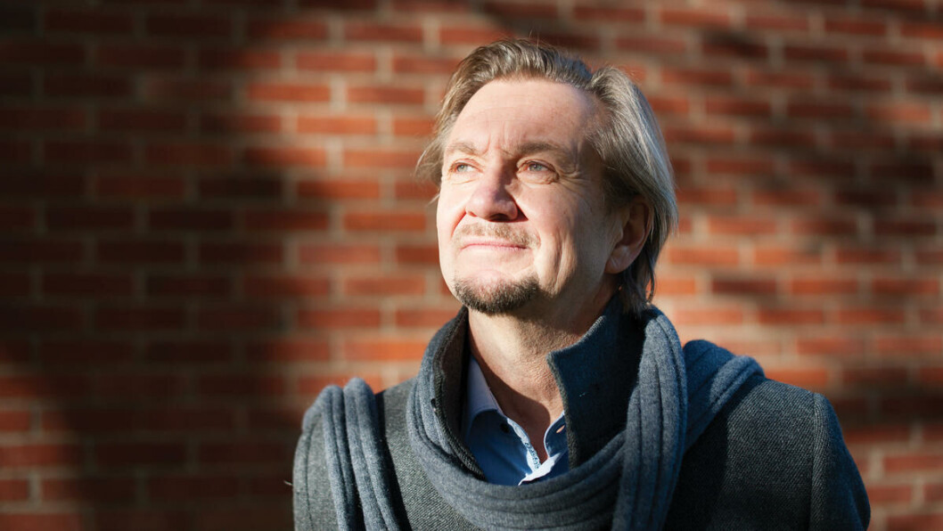 Rett på sak: Ifølge Trygve Aas Olsen, forfatter av boka «Skriv enkelt og smart», vil ikke kompliserte ord gjøre teksten din bedre. Rett på sak: Ifølge Trygve Aas Olsen, forfatter av boka «Skriv enkelt og smart», vil ikke kompliserte ord gjøre teksten din bedre.