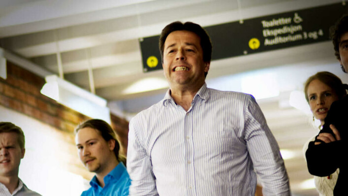 GJEV PRIS: Sølvtannbørsten er også en prestisjetung pris, selv om det ikke er curlingprestasjonene som blir premiert. GJEV PRIS: Sølvtannbørsten er også en prestisjetung pris, selv om det ikke er curlingprestasjonene som blir premiert.