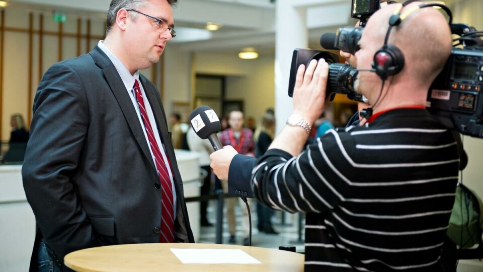 MEDIESIRKUS: Kjetil Stormark, forfatter og journalist, i aksjon under 22/7-rettssaken i Oslo tinghus. – Om jeg er en ekspert får andre bedømme. Det er TV2 som har gitt meg den tittelen, sier han.
