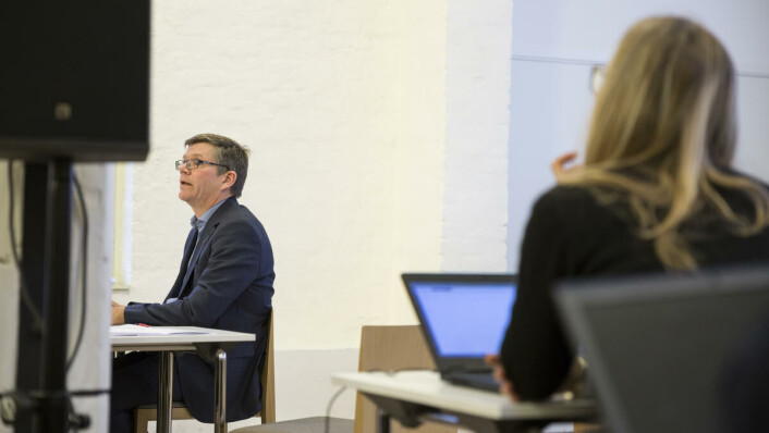 Forsvarte seg: Selv med to rapporter å slenge i bordet fikk ikke rektor Svein Stølen gehør hos styret. Forsvarte seg: Selv med to rapporter å slenge i bordet fikk ikke rektor Svein Stølen gehør hos styret.