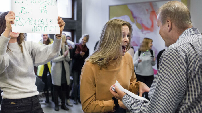 Studentne tar kampen: Julie Wasmuth er student på sisteåret, og varatillitsvalg for sitt kull. Hun har talt instituttleder Pål Kraft midt i mot. Studentne tar kampen: Julie Wasmuth er student på sisteåret, og varatillitsvalg for sitt kull. Hun har talt instituttleder Pål Kraft midt i mot.