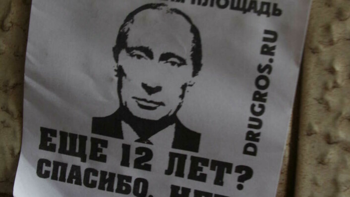 Protest: «Endå 12 år? Nei takk», står det på lappen med bilete av Vladimir Putin, som annonserer eit møte i regi av opposisjonsorganisasjonen Drugaja Rossiya (Det andre Russland) dagen etter presidentvalet. 