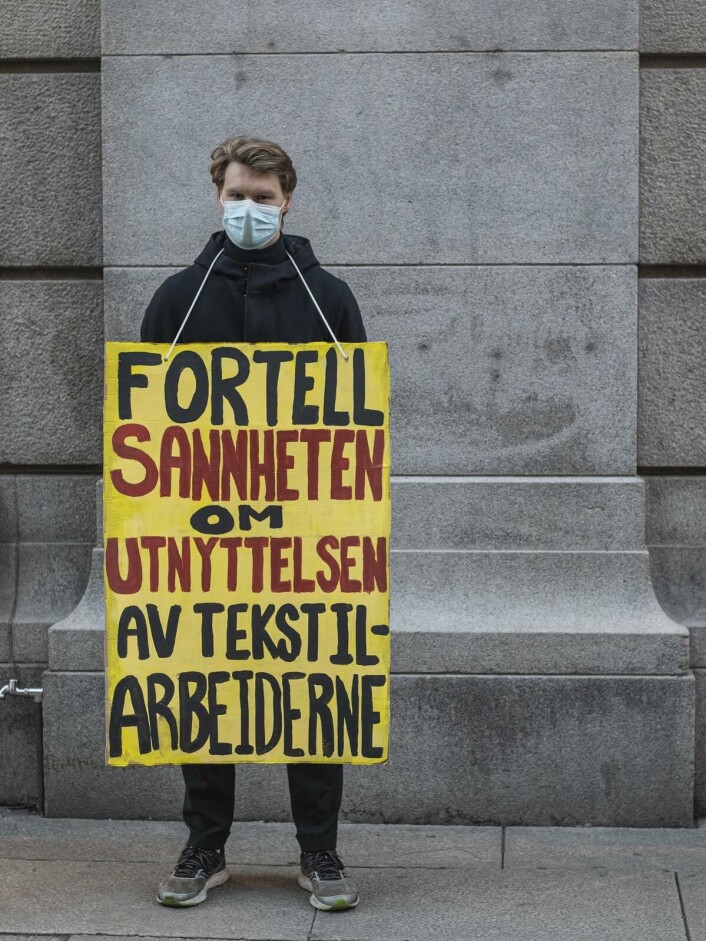 Etterlyser ærlighet: Jonas Kittelsen ønsker at klesgigantene er ærlige om produksjonsmåtene sine. Etterlyser ærlighet: Jonas Kittelsen ønsker at klesgigantene er ærlige om produksjonsmåtene sine.