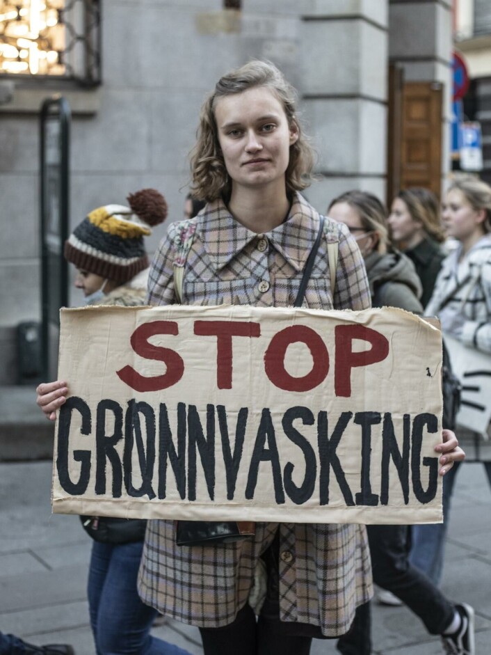 Protesterer: Cornelia Reichmann mener at man ikke skal kunne selge klær i Norge uten å fortelle hvordan de blir produsert. Protesterer: Cornelia Reichmann mener at man ikke skal kunne selge klær i Norge uten å fortelle hvordan de blir produsert.