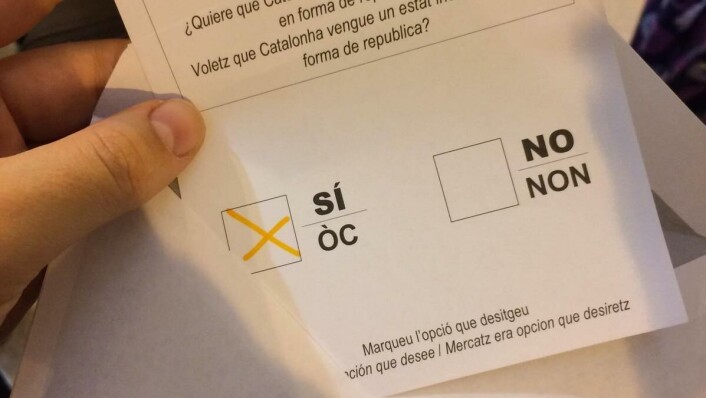 Stemte ja: Andrea Esteve Pedró sin stemmeseddel under søndagens folkeavstemning i Catalonia. Foto: Privat Stemte ja: Andrea Esteve Pedró sin stemmeseddel under søndagens folkeavstemning i Catalonia. Foto: Privat