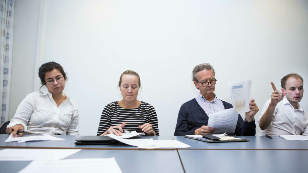 Eksterne: I tillegg til 27 anonyme kildeintervjuer, har Universitas konsultert seg med et ekspertpanel bestående av (f.v) Kristine-Petrine Olthuis, Marianne Andenæs, Hans Geelmuyden og Torkil Vederhus. Eksterne: I tillegg til 27 anonyme kildeintervjuer, har Universitas konsultert seg med et ekspertpanel bestående av (f.v) Kristine-Petrine Olthuis, Marianne Andenæs, Hans Geelmuyden og Torkil Vederhus.