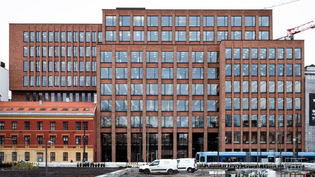 U-sving: – Vi har lyttet til tilbakemeldinger fra studentene på allmøter vi har holdt de siste dagene, og vi har tett kontakt med Juridisk studentutvalg (JSU), sier dekanen ved juridisk fakultet. U-sving: – Vi har lyttet til tilbakemeldinger fra studentene på allmøter vi har holdt de siste dagene, og vi har tett kontakt med Juridisk studentutvalg (JSU), sier dekanen ved juridisk fakultet.