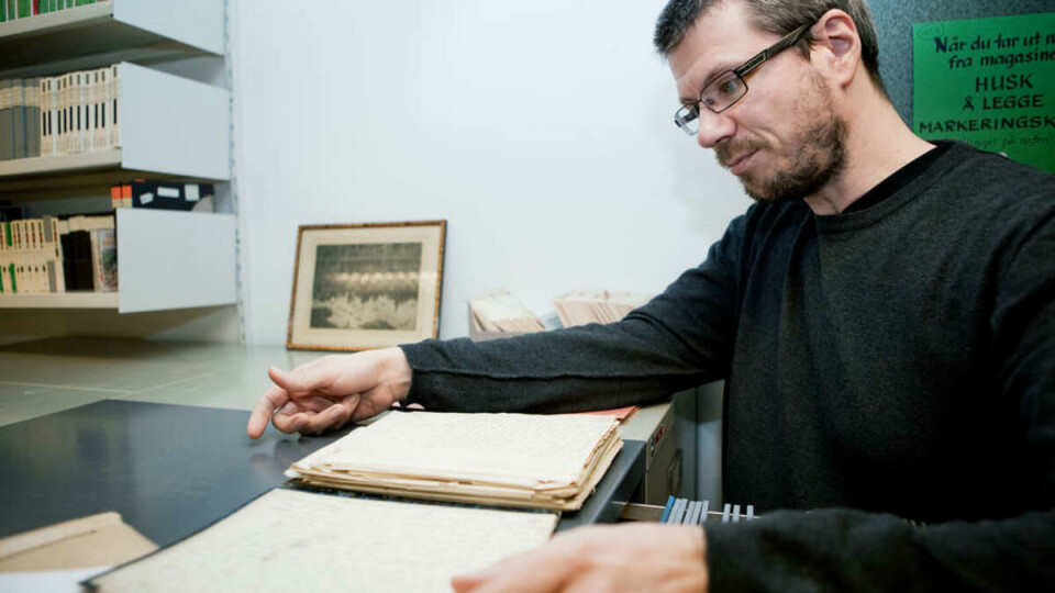 Gamle skatter: I arkivet oppbevares norske skatter som skriveriene til Asbjørnsen og Moe, fotoalbumet til folklorist Moltke Moe og flere hundre år gamle mystiske bøker. Kyrre Kverndokk viser fram skattene.