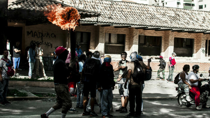 Kampklare: Flere demonstranter har samlet seg før en protest i Venezuela.