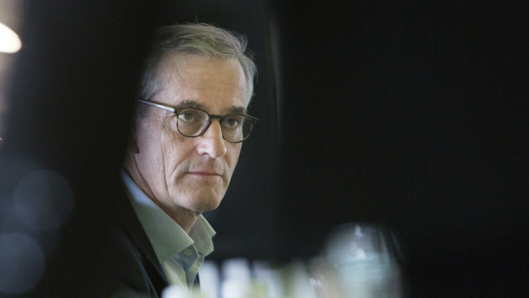 All inn-Jonas: Statsministerkandidat Jonas Gahr Støre gjør alt fullt og helt, ikke stykkevis og delt. – Også trives jeg i samspillet med andre, i situasjoner der vi kan spille hverandre gode, sier han. All inn-Jonas: Statsministerkandidat Jonas Gahr Støre gjør alt fullt og helt, ikke stykkevis og delt. – Også trives jeg i samspillet med andre, i situasjoner der vi kan spille hverandre gode, sier han.