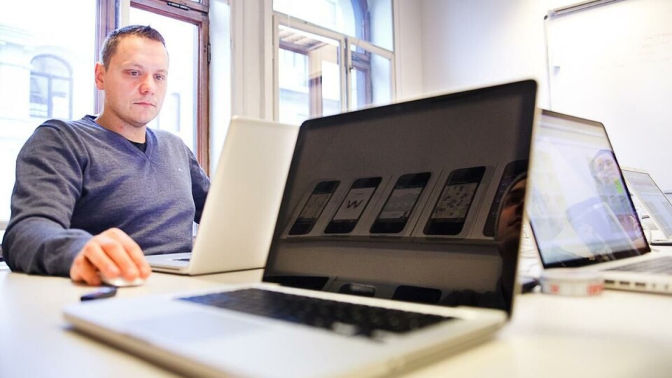 INTERAKTIV: Med hver sin mac og masse kreativitet skal Tore Iversen og resten av gruppa skape glimrende apper.