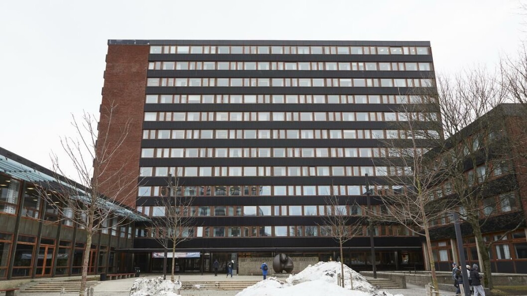 UNDERVISNINGEN FORTSETTER: Universitetet skriver på sine hjemmesider at smittetilfellet ved SV-fakultetet ikke vil få konsekvenser for undervisningen eller arbeidet ved fakultetet. UNDERVISNINGEN FORTSETTER: Universitetet skriver på sine hjemmesider at smittetilfellet ved SV-fakultetet ikke vil få konsekvenser for undervisningen eller arbeidet ved fakultetet.