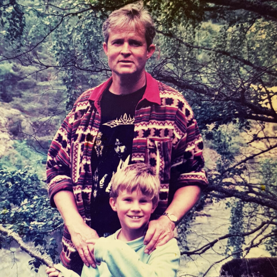 BURSDAGSFEIRING: Morten og faren hans Jan på skogstur på Mortens 8-årsdag. Åtte år senere fikk Jan slag.