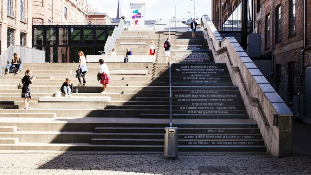 – Dessverre ligner dette nå en konkurranse i intellektuell latskap, skriver Universitas’ journalist. – Dessverre ligner dette nå en konkurranse i intellektuell latskap, skriver Universitas’ journalist.