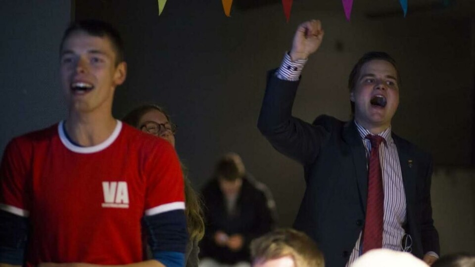 The Leftist Alliance wins, and Peder Østring and Tobias Lund burst into song.