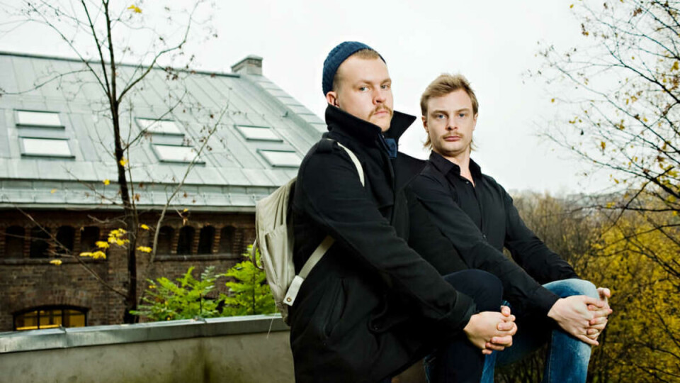 LEKNE: Olav Waastad og Eivin Nilsen Salthe forsøker å være åpne og lekne i møte med tysk alvor.