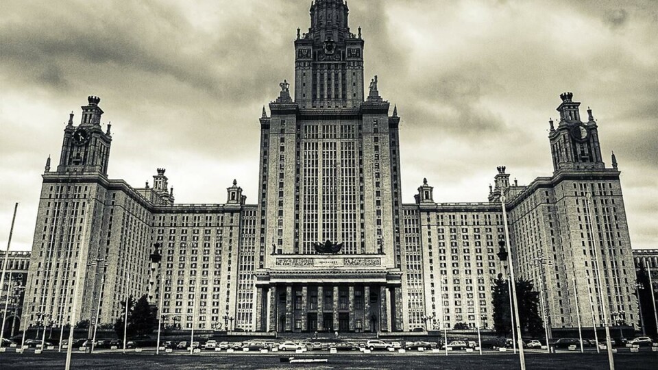 KOLOSSALT: Russiske universitet imponerer ofte frå utsida. Går ein inn kan tilhøva visa seg å vera hellar tvilsame. FOTO: DANIEL KRUCZYNSKI, CREATIVE COMMONS.