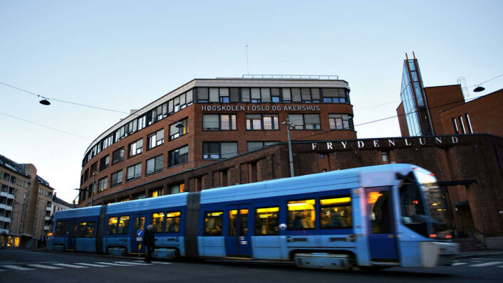 Nytt navneskifte: Da høyskolene i Oslo og Akershus fusjonerte til HiOA i 2011 fant man på et nytt navn og skiftet ut alt fra kulepenner til veggutsmykning. Nå – fem år senere – blir det kanskje behov for en runde til. Arkivfoto: Sjur Stølen Nytt navneskifte: Da høyskolene i Oslo og Akershus fusjonerte til HiOA i 2011 fant man på et nytt navn og skiftet ut alt fra kulepenner til veggutsmykning. Nå – fem år senere – blir det kanskje behov for en runde til. Arkivfoto: Sjur Stølen