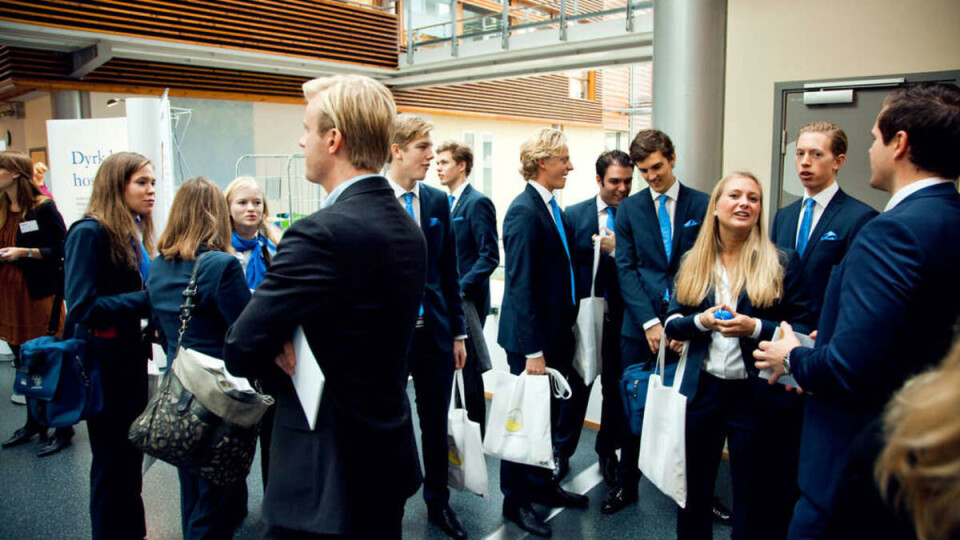 STRAM SNIPP: Denne matchende gjengen har fulgt hodejeger Therani sitt råd, de er alle «dressed for success».