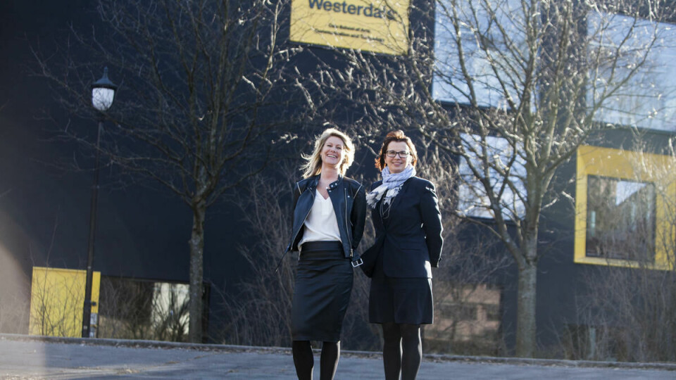 ENIGE: Westerdals-rektor Tine Widerøe (til venstre) og Høyskolen Kristiania-direktør Solfrid Lind møttes ved Westerdals-bygget på Vulkan etter at avtalen mellom de to skolene ble signert.