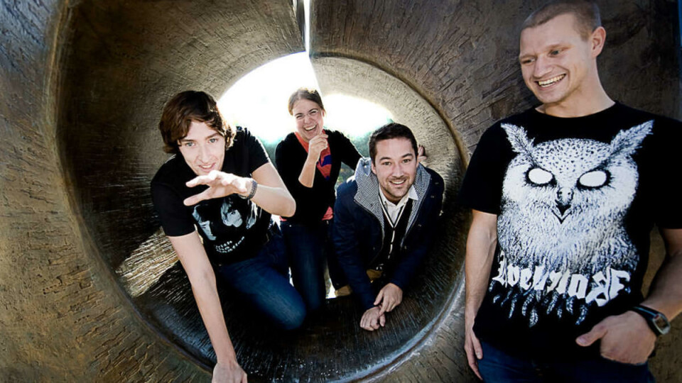 KOM GJENNOM NÅLØYET: Simen Sveen (f.v.), Julia Kotthaus, Christopher August Pahle og Stian Bernhard Syversen er klare for QuizDan.