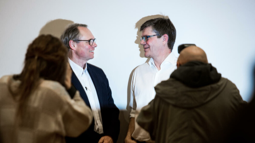 Vennskapelig: Selv om Hans Petter Graver og Svein Stølen konkurrerer om samme stilling, foregår valget mellom de to bautaene i norsk akademia i vennskapelige former. Tirsdag møttes de til sin andre rektordebatt. Vennskapelig: Selv om Hans Petter Graver og Svein Stølen konkurrerer om samme stilling, foregår valget mellom de to bautaene i norsk akademia i vennskapelige former. Tirsdag møttes de til sin andre rektordebatt.