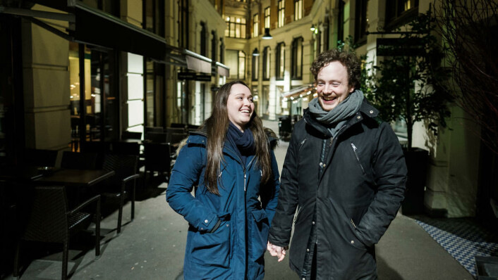 – Hva var dine forventninger til sex? Jeg tror ikke jeg hadde noen som andre ikke har, svarer Camilla på spørsmål om sine forventinger til sex. – Hva var dine forventninger til sex? Jeg tror ikke jeg hadde noen som andre ikke har, svarer Camilla på spørsmål om sine forventinger til sex.