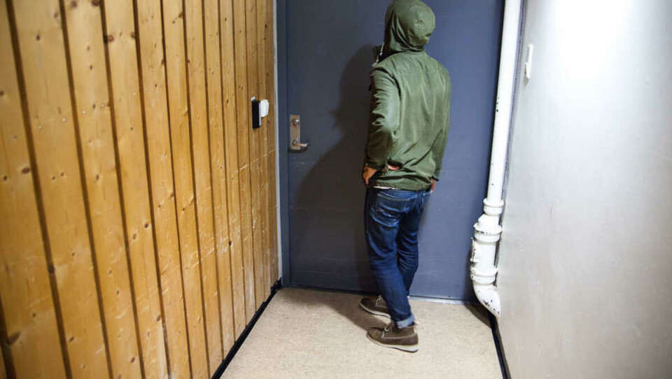 Arkiv: I et av rommene under bakken åpenbares et dårlig lyst opp arkiv.