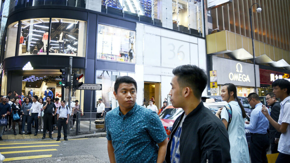 Bryan Kevin Camilo Quijano Chavez og kompisen LA Jude T Morales, som også har familie fra Filippinene, mener etniske minoriteter møter mange fordommer fra lokale i Hongkong.