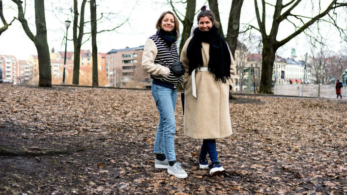 2 av No.4: Ingeborg Maria Mohn og Julia Witek tar av seg yogabaggene og legger dem utenfor bildeutsnittet. Begge er utdannede musikere, men bruker mest utdanningen til å bryte de rigide reglene aktivt. 2 av No.4: Ingeborg Maria Mohn og Julia Witek tar av seg yogabaggene og legger dem utenfor bildeutsnittet. Begge er utdannede musikere, men bruker mest utdanningen til å bryte de rigide reglene aktivt.