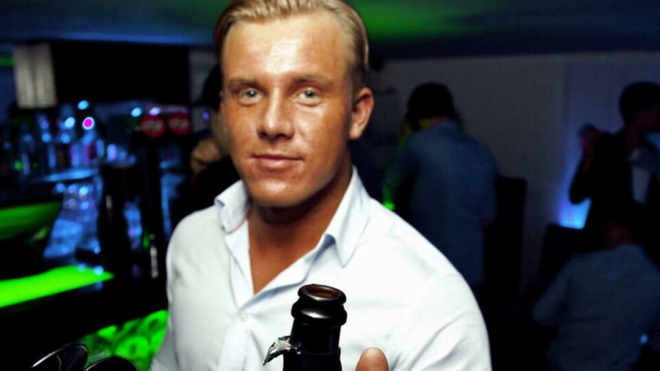 SPANDERS: BI-studenten Anders valgte heller å tilby oss et glass eller to enn å helle champagnen ut i vasken.