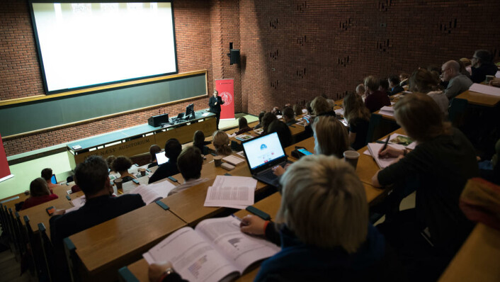 OPPSKRYTT: De aller fleste arbeidsgiverne i landet lar seg ikke fenge av gode karakterer. Utdanningsnivå, spisskompetanse og arbeidserfaring er viktigere. Her fra fremleggingen av NIFU-rapporten. OPPSKRYTT: De aller fleste arbeidsgiverne i landet lar seg ikke fenge av gode karakterer. Utdanningsnivå, spisskompetanse og arbeidserfaring er viktigere. Her fra fremleggingen av NIFU-rapporten.