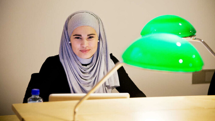 TROENDE: To dager i uka besøker Iman Meskini Rabita-moskeen i Brugata. Spesielt godt liker hun foredragene der hun lærer mye om islam. TROENDE: To dager i uka besøker Iman Meskini Rabita-moskeen i Brugata. Spesielt godt liker hun foredragene der hun lærer mye om islam.