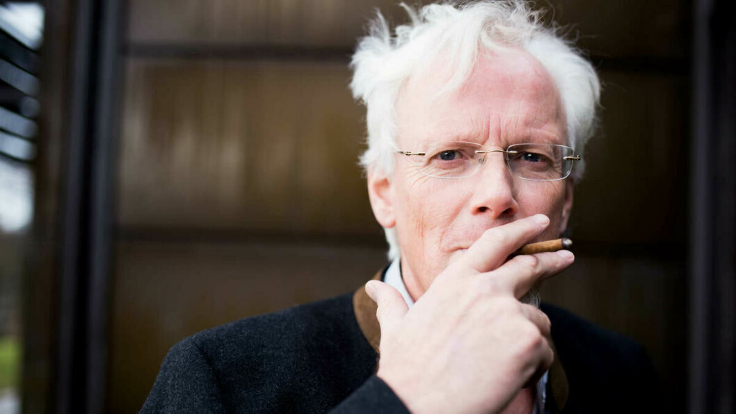 Jan Helge «Tobakk» : Professor Solbakk røyker tre sigarer hver dag, men inhalerer ikke. Denne mannen vet å sette pris på livets goder.