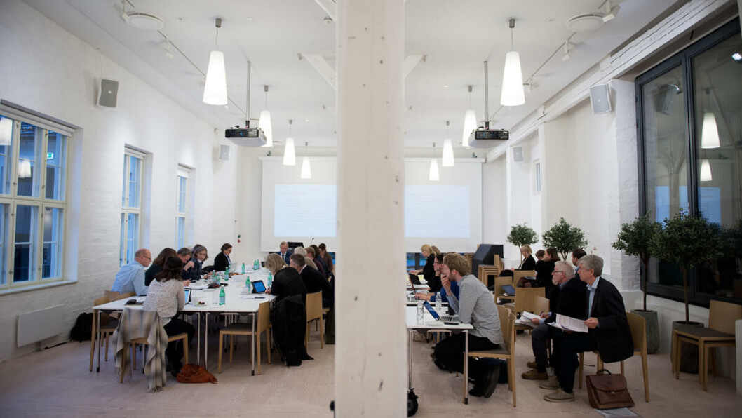 Maktmennesker: Et enstemmig styre vedtok forslaget i Professorboligen. Maktmennesker: Et enstemmig styre vedtok forslaget i Professorboligen.