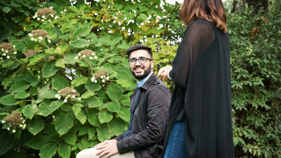 Blid: Nawid satt med en lukket vinkel i hoftepartiet, noe som raskt fører til en framoverbøyd rygg. Han tok imot den konstruktive kritikken med godt humør, og kommer aldri til å sitte sånn igjen.