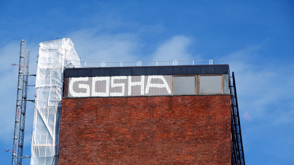 THROW-UP: Taggeren Gosha angrep sørsiden av bygget med sin hvite maling.