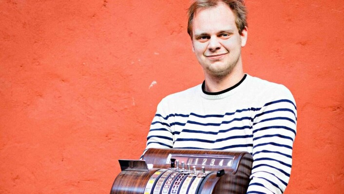 SNYLTESTUDENT: – Jeg glemmer hele tiden at jeg ikke har studert. Jeg identifiserer meg med studentvennene mine, sier journalist og forfatter Mimir Kristjánsson. Arkivfoto: Sebastian Dahl SNYLTESTUDENT: – Jeg glemmer hele tiden at jeg ikke har studert. Jeg identifiserer meg med studentvennene mine, sier journalist og forfatter Mimir Kristjánsson. Arkivfoto: Sebastian Dahl