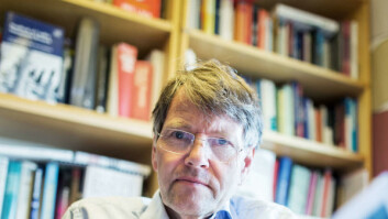 Full av følelser: Det gjør Henning Bang så lykkelig av å lese en knallgodt skrevet og faglig godt begrunnet eksamensoppgave
at han kan få tårer i øynene. Full av følelser: Det gjør Henning Bang så lykkelig av å lese en knallgodt skrevet og faglig godt begrunnet eksamensoppgave
at han kan få tårer i øynene.