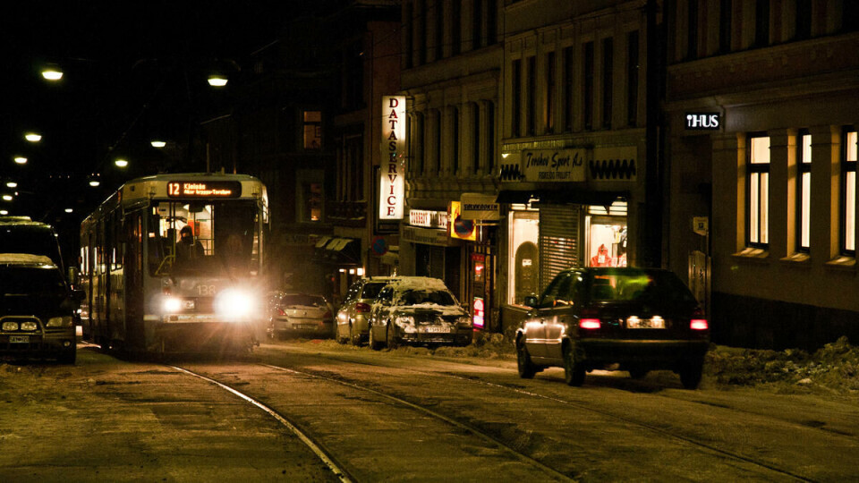 TRANGT OM PLASSEN: Kollektivtrafikken har stått bom stille mange steder i Oslo de siste dagene.