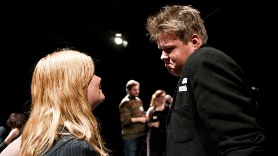 En skulder å stange hodet mot: Universitas utsendte Axel M.K Hærland i rollen som Helmut Hopp hadde lett for å bli tidvis frustrert. Da var det godt å ha Jay, den prostituerte «kjæresten» å støtte seg på.